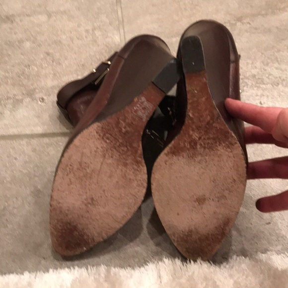 FANTASTIC Coach booties. - Picture 3 of 4